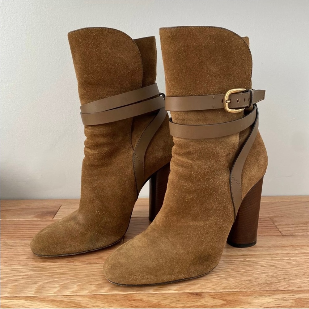 Beautiful Gucci Brown Suede Belted Ankle boots. Style 381259 Boot size 38.5